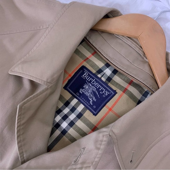 Vintage Burberry Trench Coat with Removable Wool Lining - Picture 4 of 16